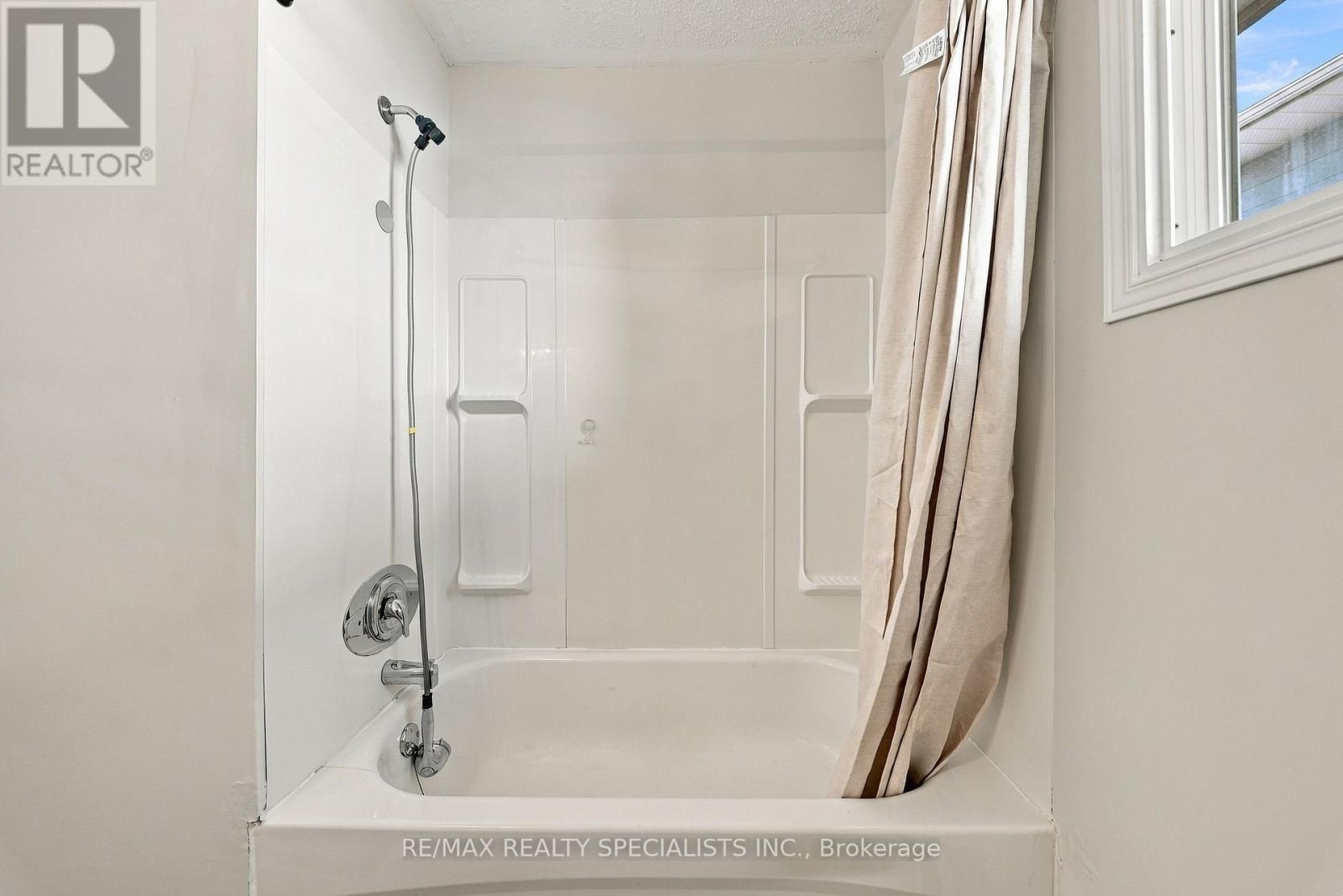 5 Van Alstine Drive — photo 17