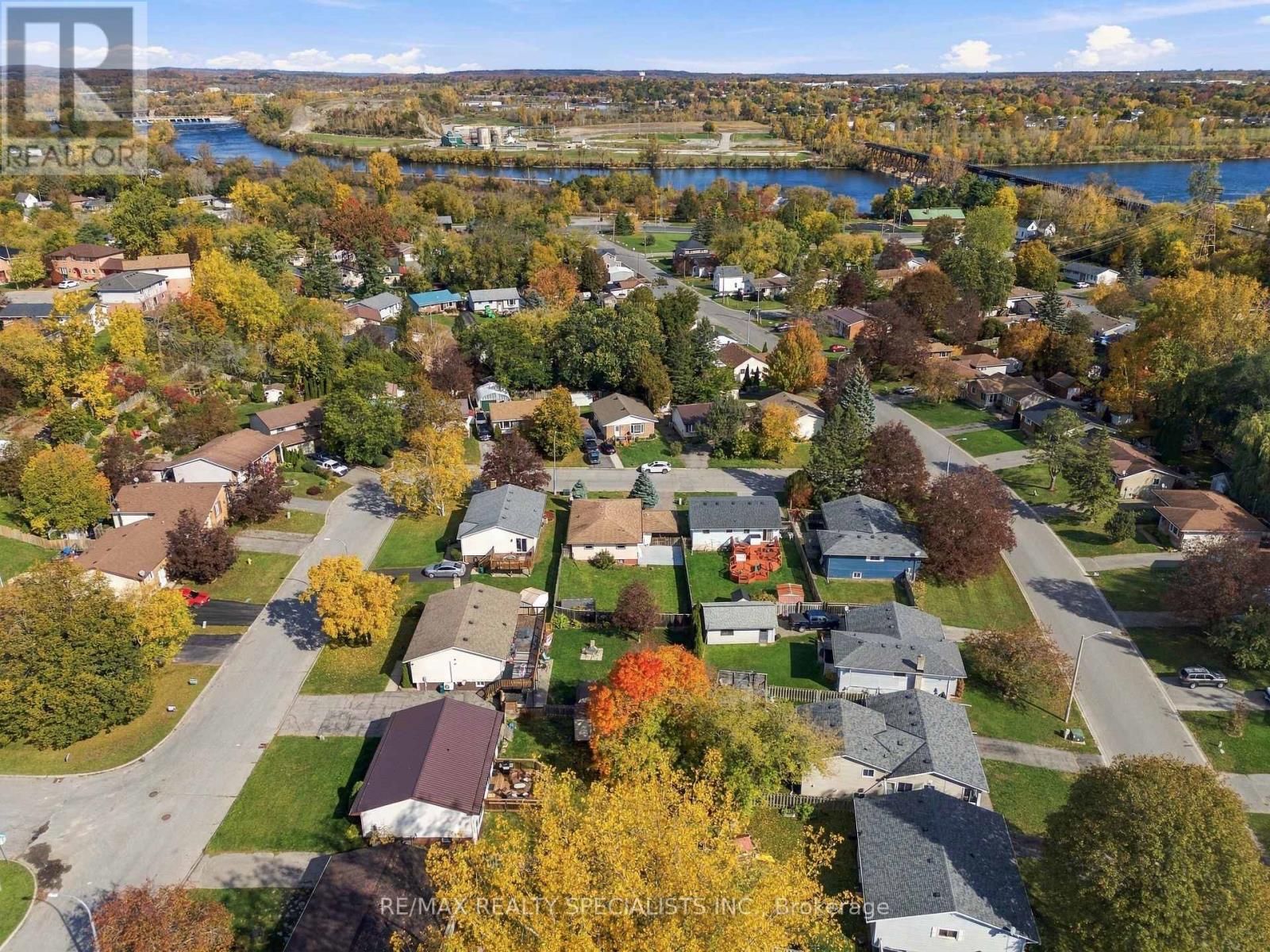 5 Van Alstine Drive — photo 45