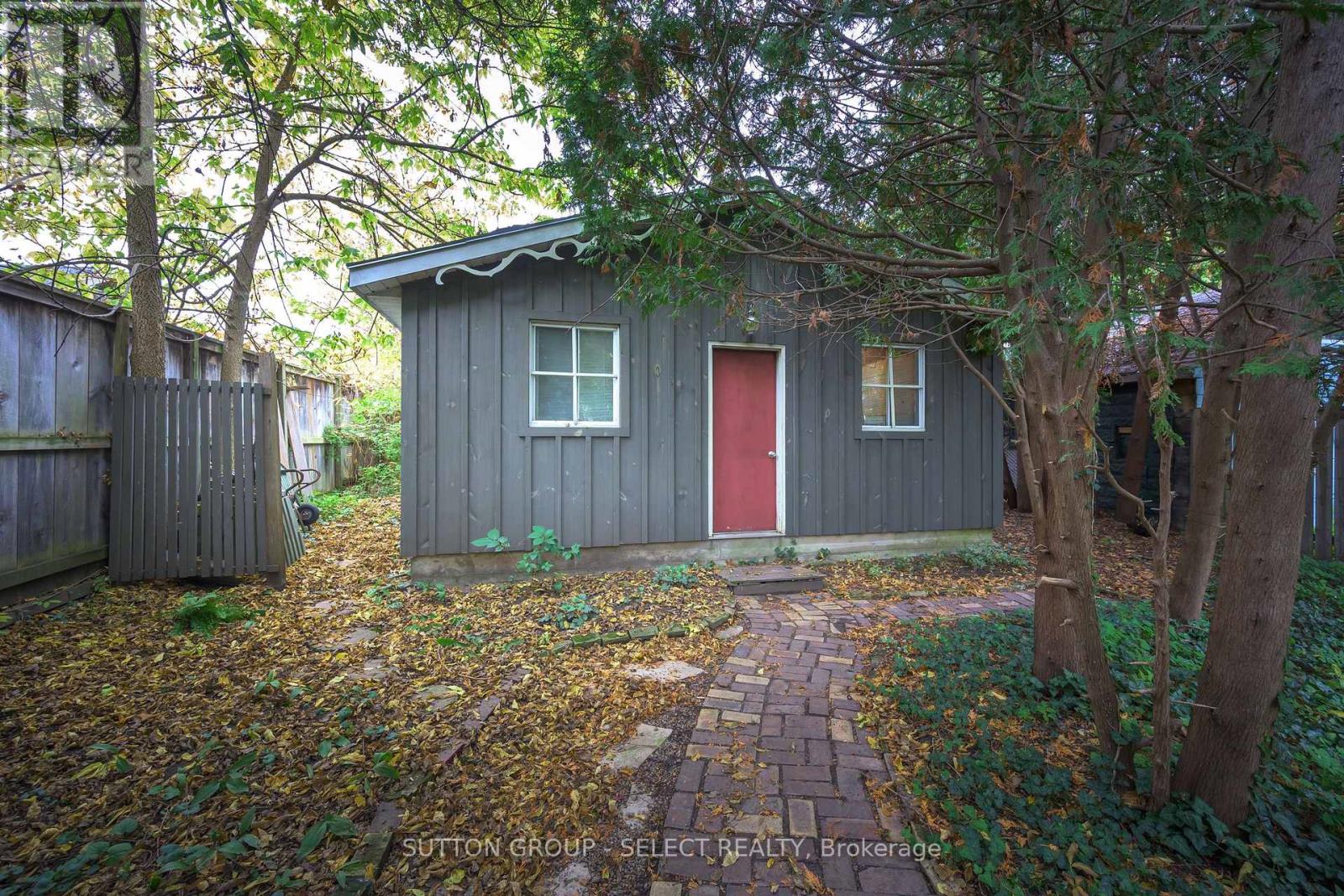 512 Piccadilly Street — photo 32