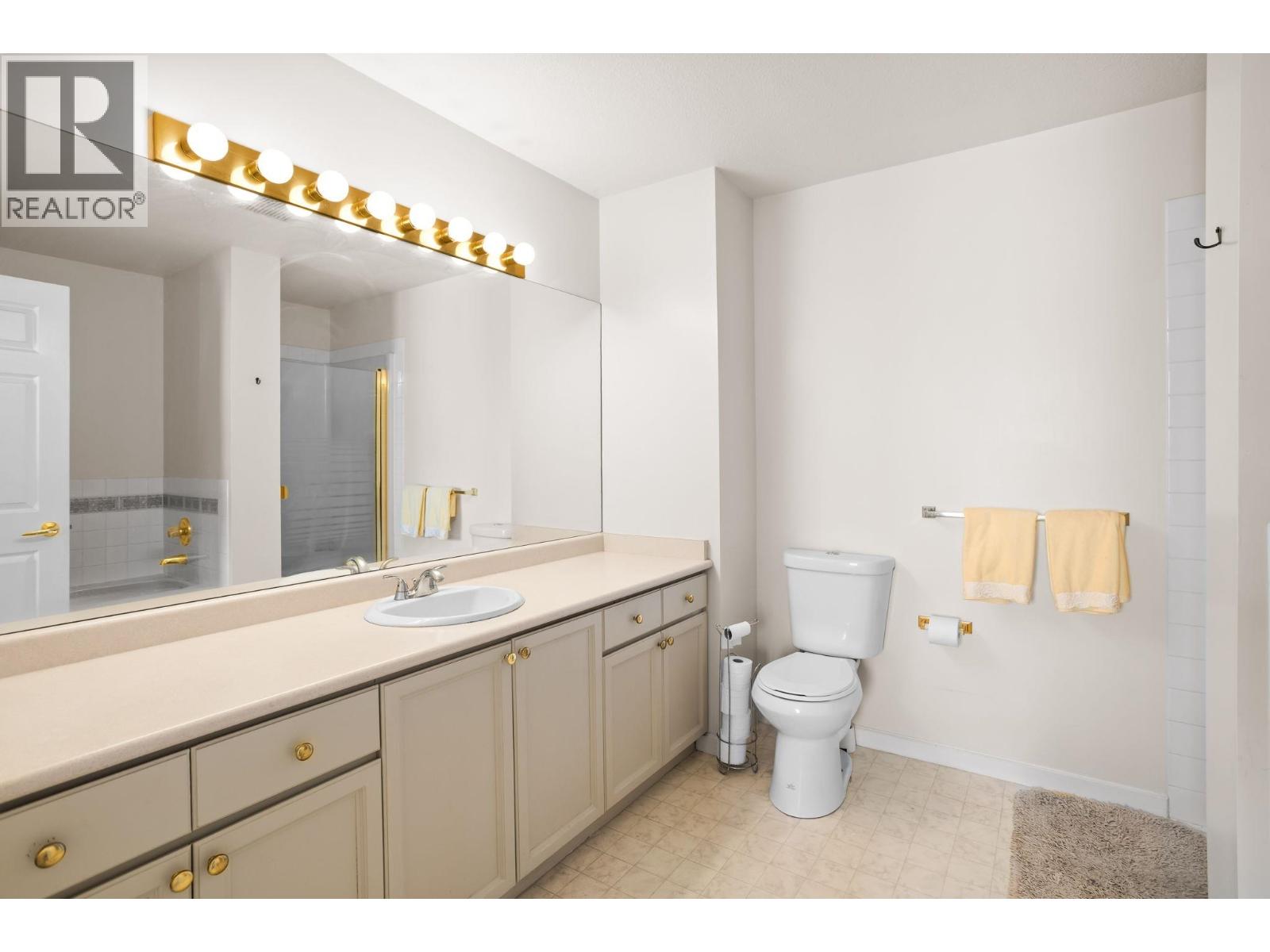 Photo of 64 323 GOVERNORS COURT 25