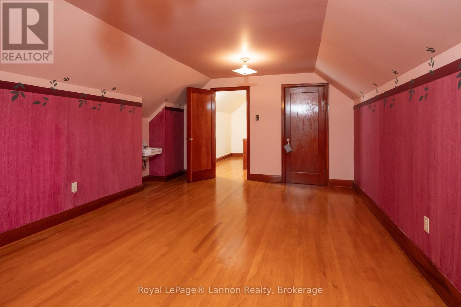 100 Hill Street South — photo 25