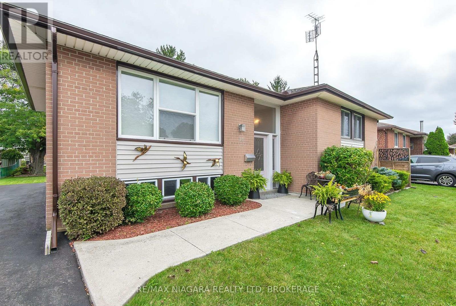 10 FIRST AVENUE, Port Colborne (Main Street) — photo 3