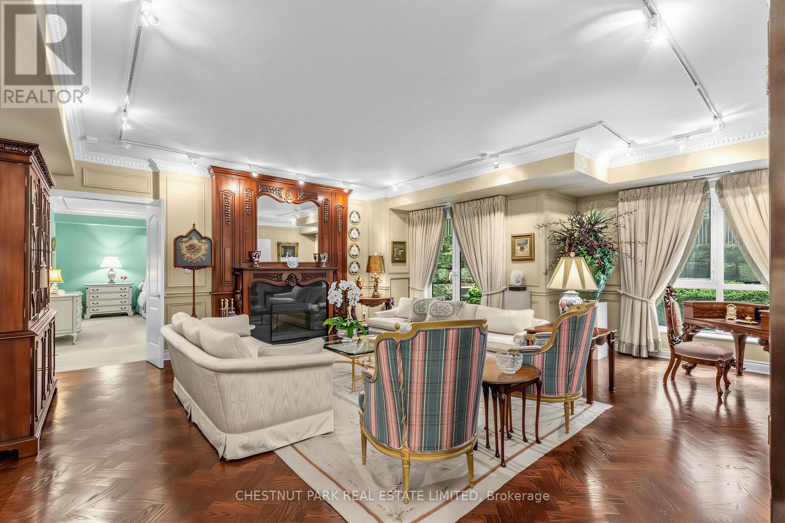 #102 11 WILLIAM CARSON CRESCENT - 4