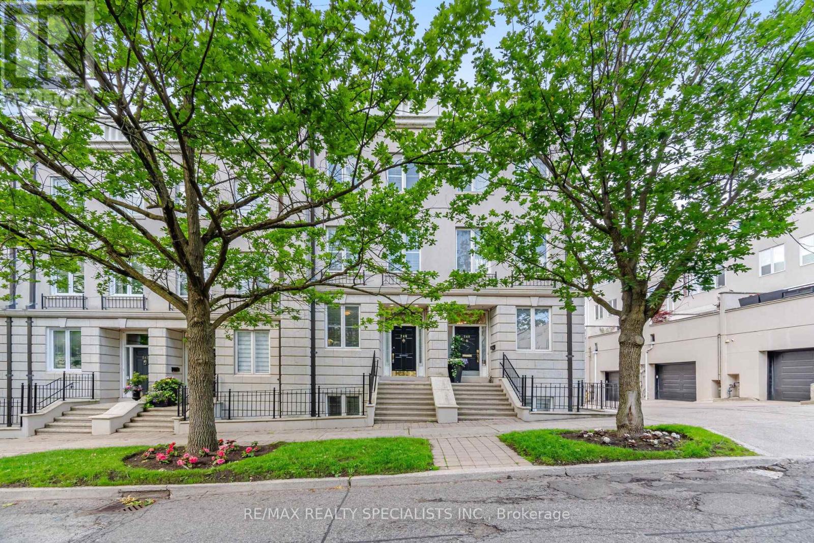 246 WALMER ROAD, Toronto (Casa Loma)