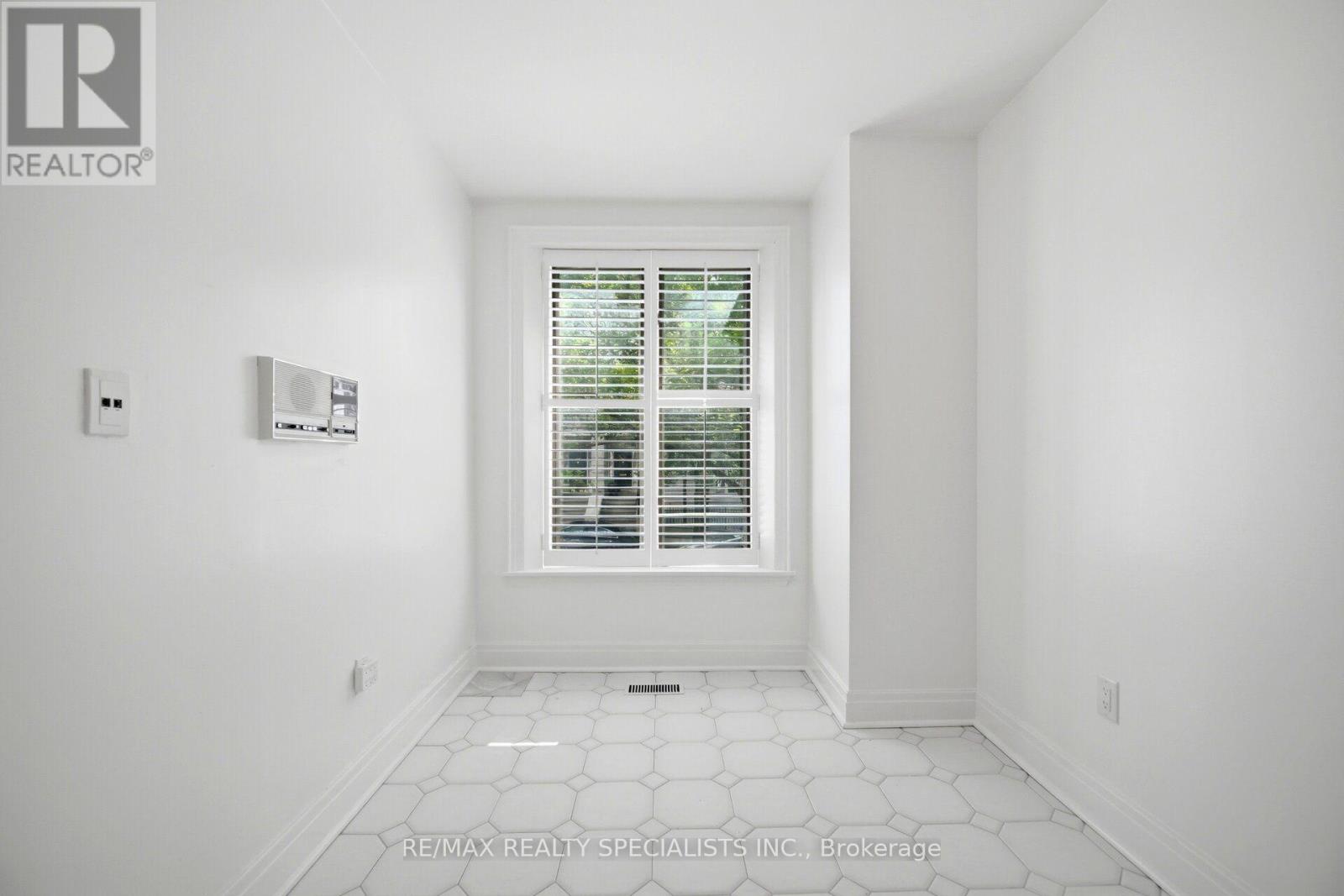 246 Walmer Road — photo 15