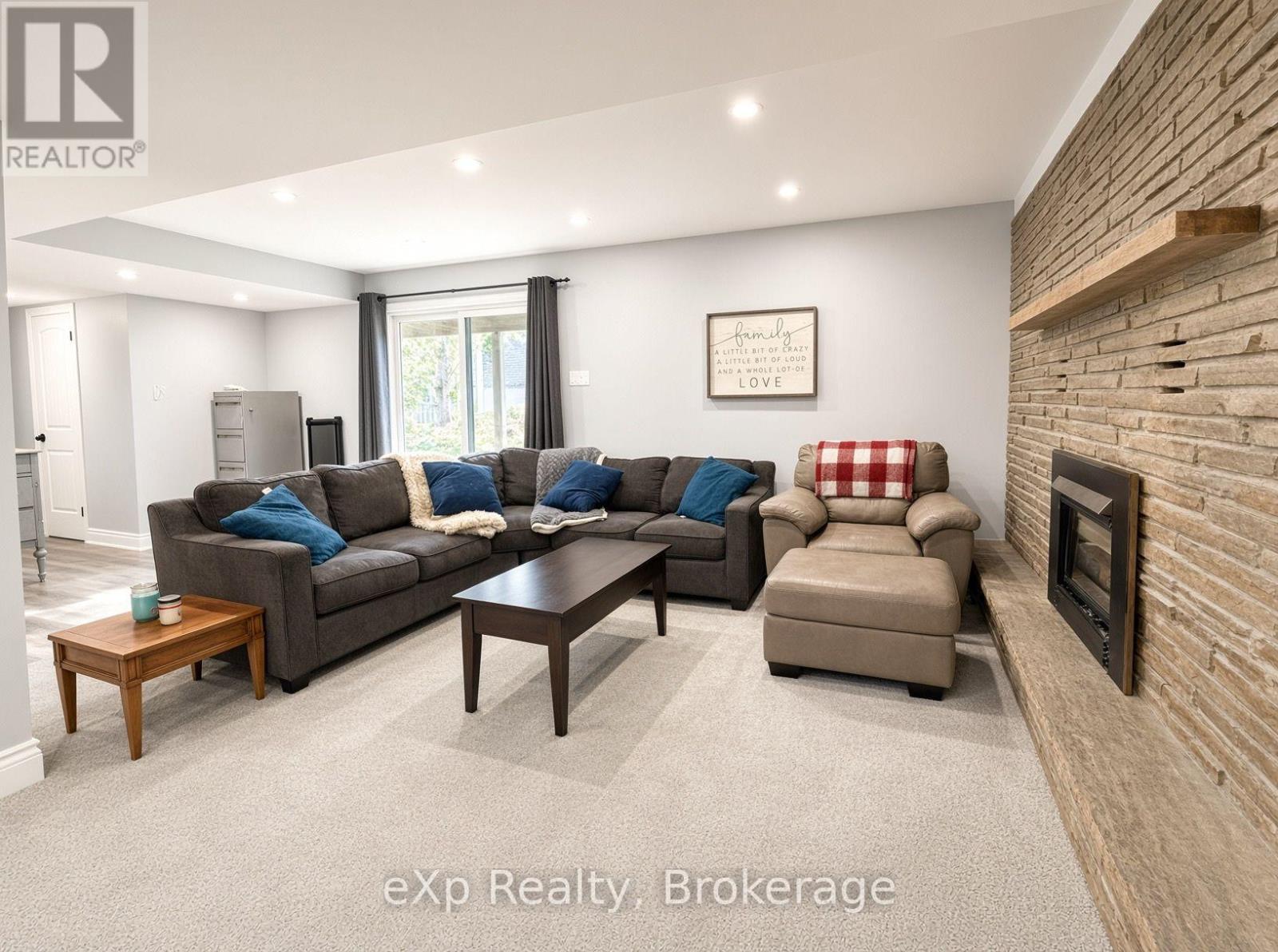 271 THOMAS STREET - 20