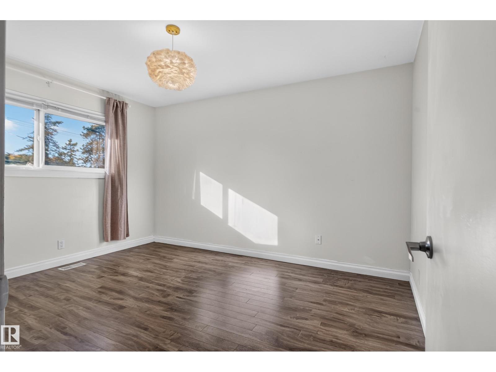 9814 79 ST NW - 14
