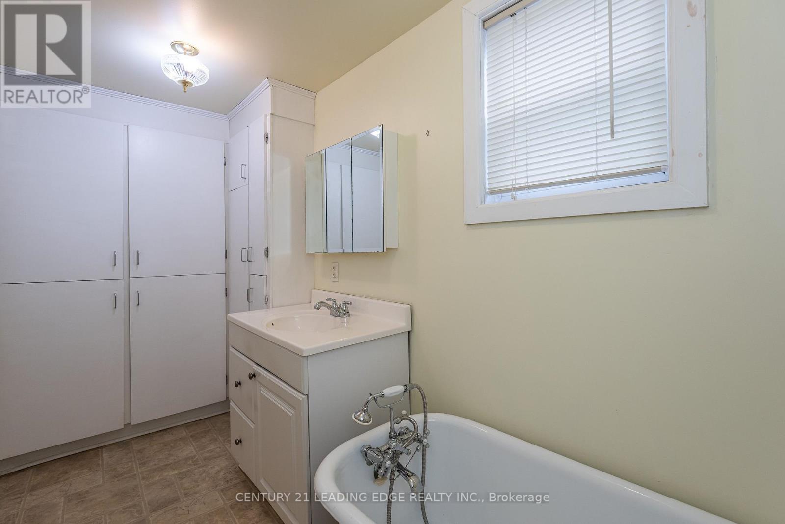 62 North Street, Georgina, ON photo 15