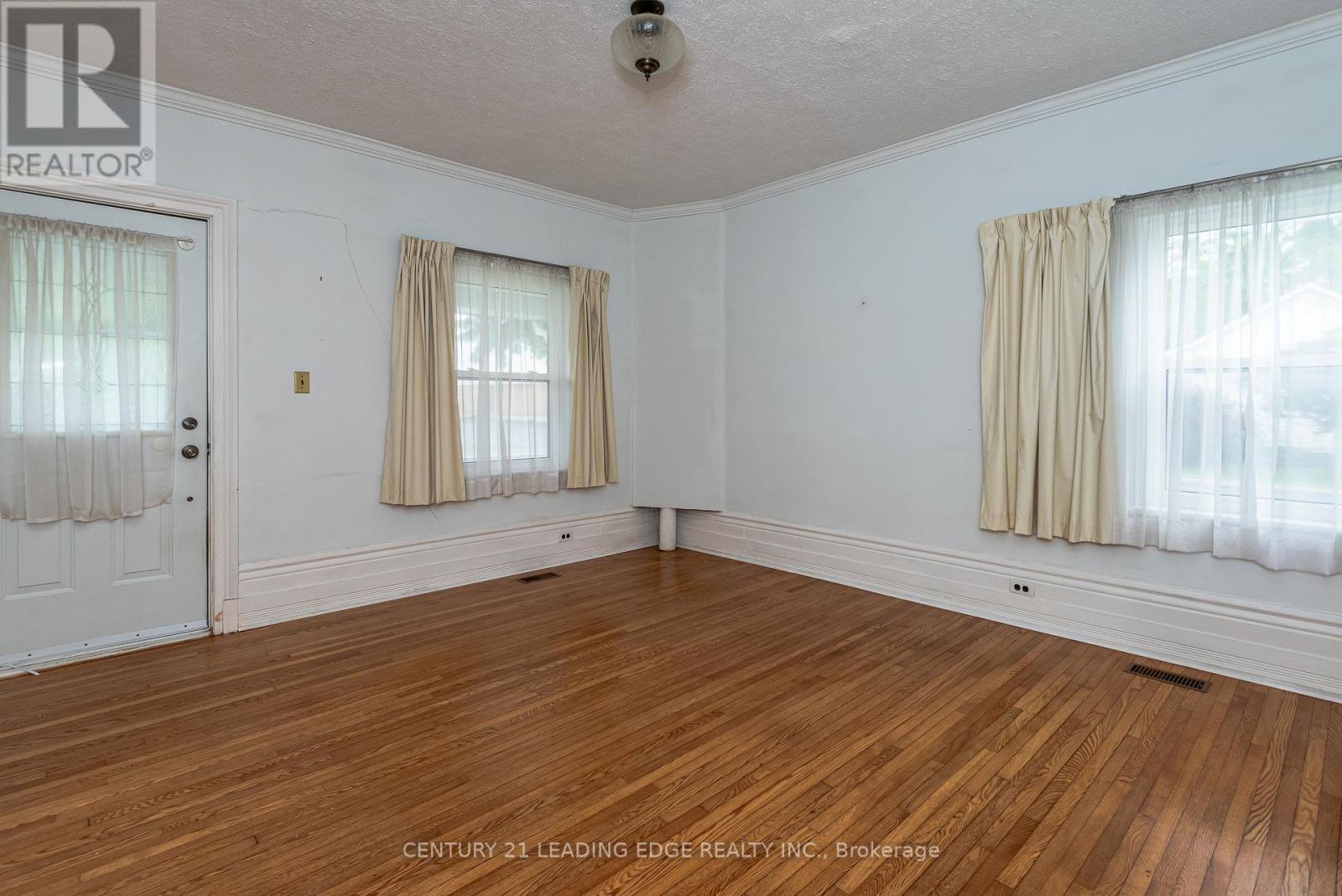 62 North Street, Georgina, ON photo 3