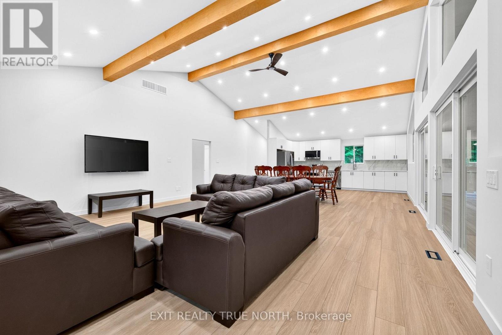 36 Pine Needles Drive, Tiny, ON photo 13