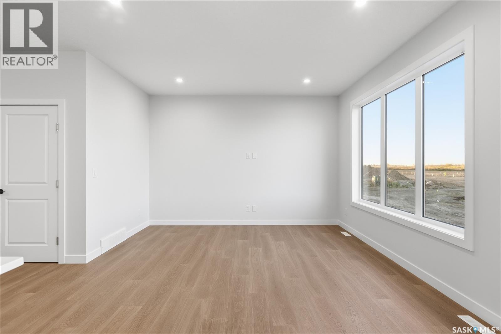 141 Emma CRESCENT - 13