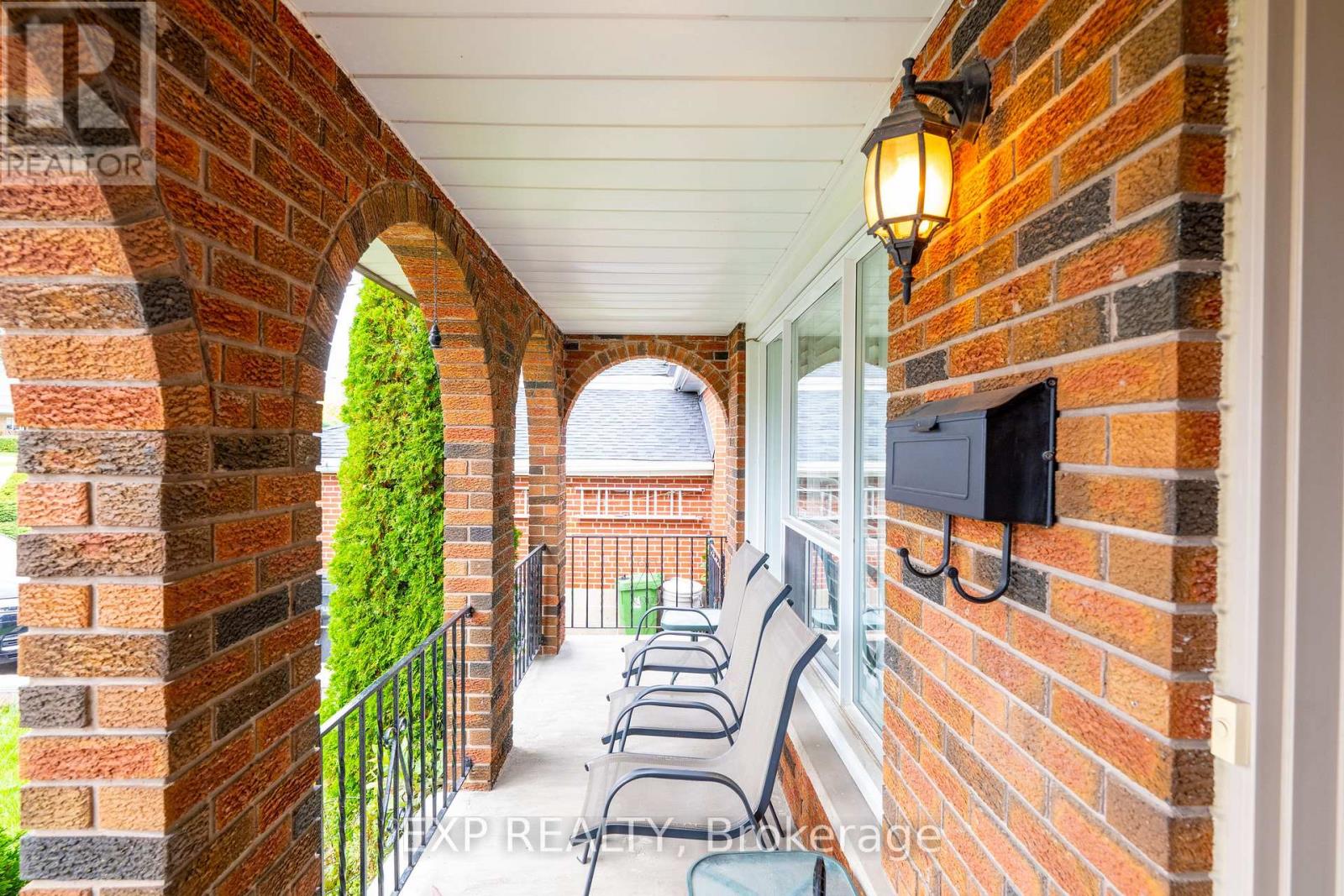 Photo of 593A SCARLETT ROAD N