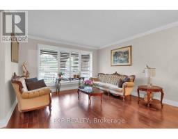 Family room - 593a Scarlett Road N, Toronto, ON M9P2S6 Photo 8