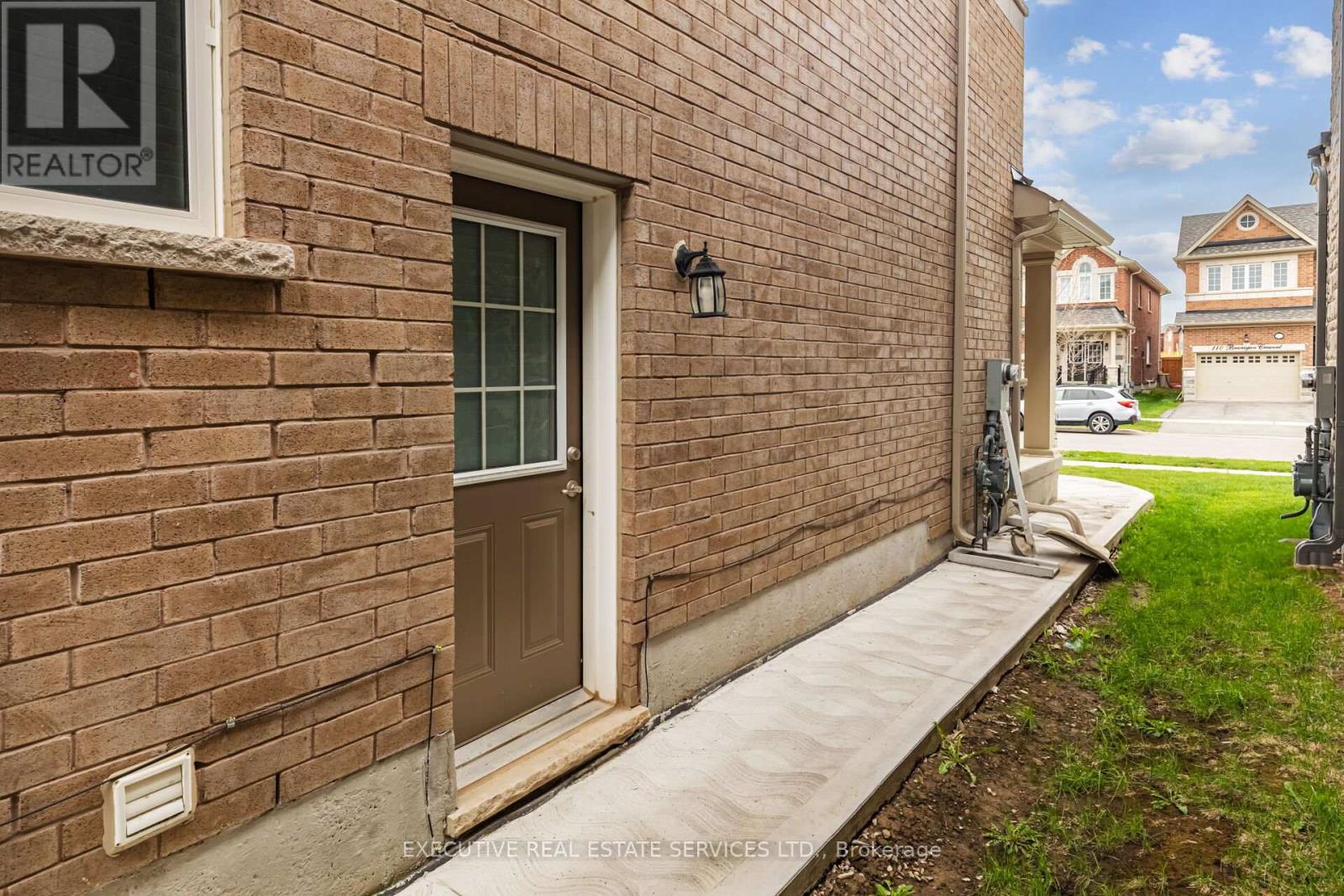105 Branigan Crescent — photo 38