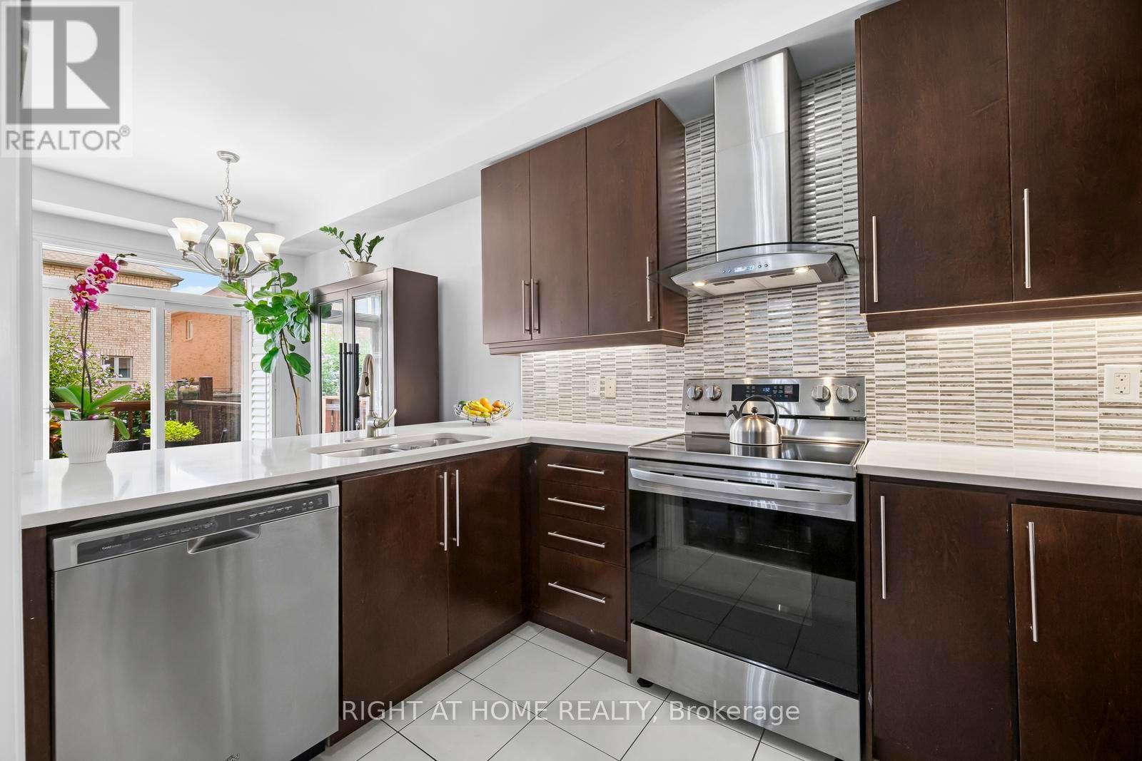 41 Coastline Drive, Brampton, ON photo 9