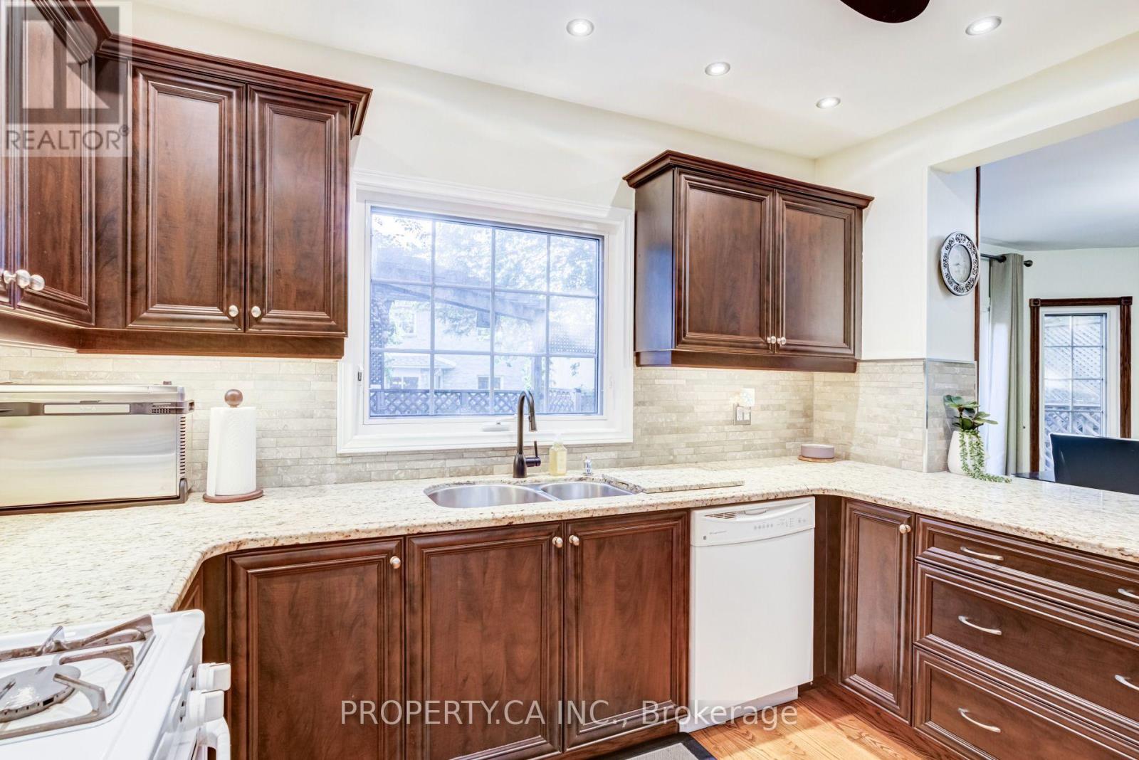 411 Freeman Crescent, Oakville, ON photo 14