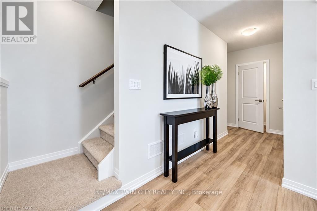 680 BENNINGER Drive, Kitchener, ON photo 10