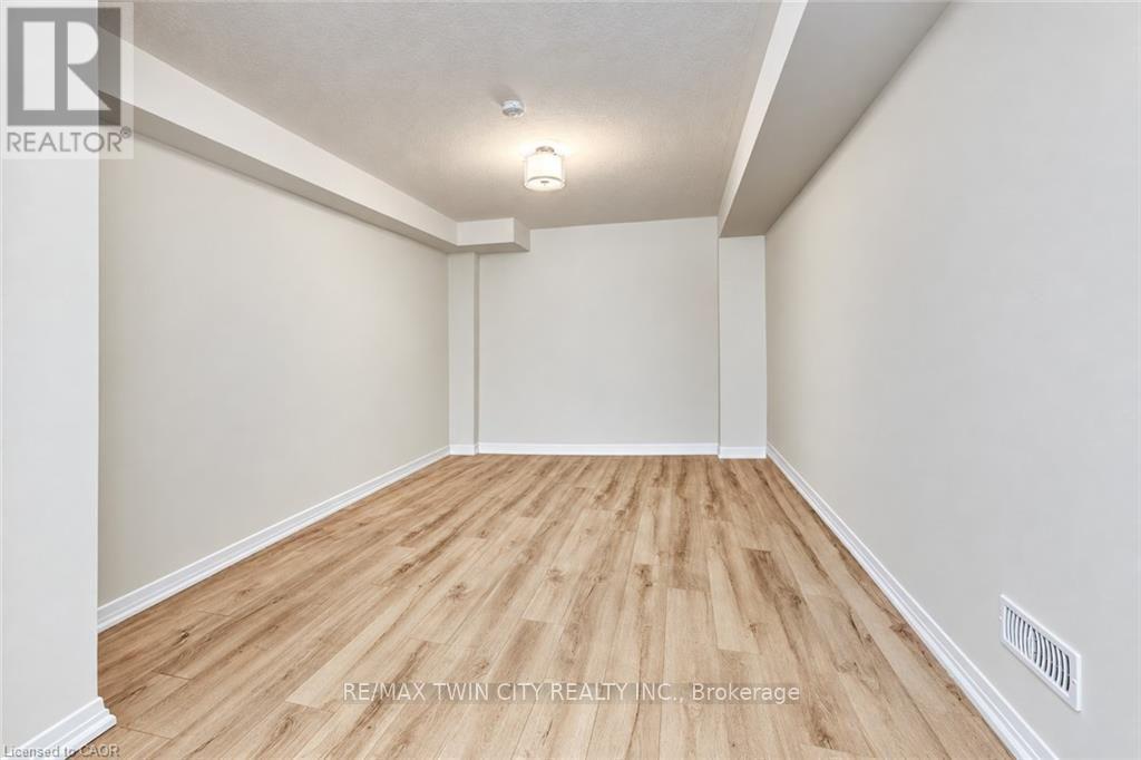 680 BENNINGER Drive, Kitchener, ON photo 19