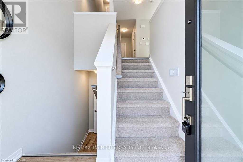 680 BENNINGER Drive, Kitchener, ON photo 4