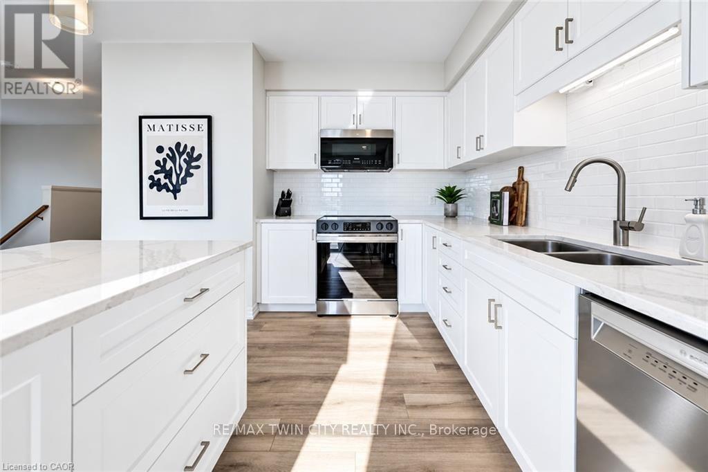 680 BENNINGER Drive, Kitchener, ON photo 9