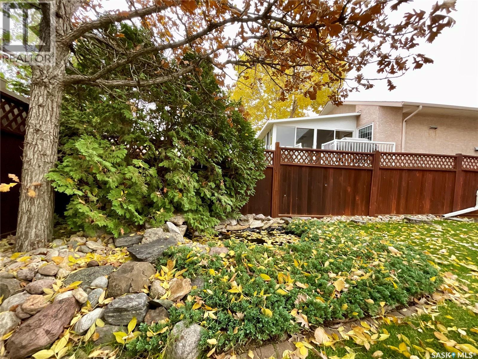1253 Degelman DRIVE - 60