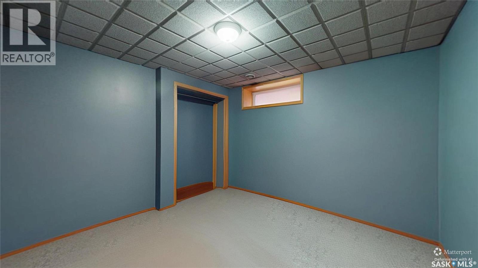 1253 Degelman DRIVE - 43