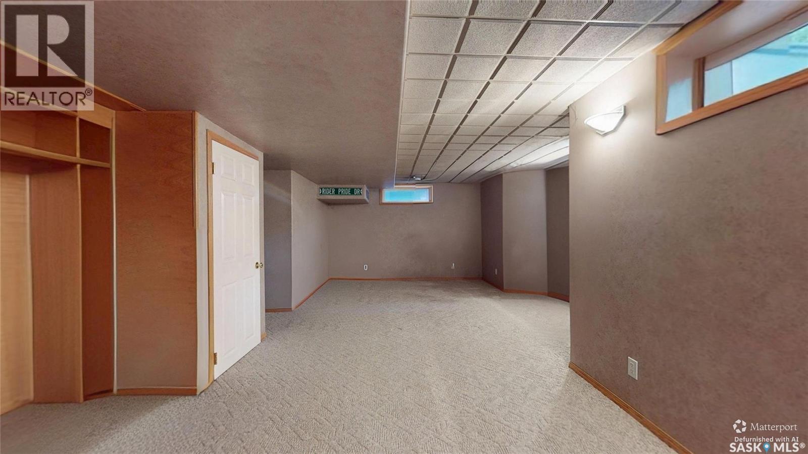 1253 Degelman DRIVE - 40