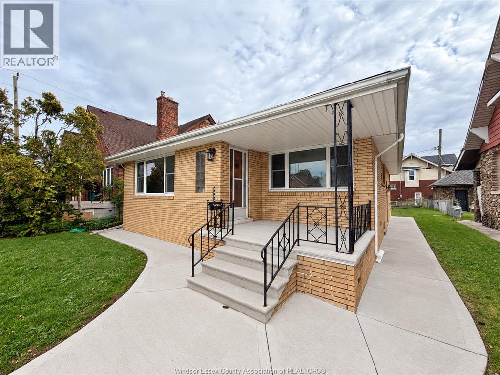 1425 GILES BOULEVARD East, Windsor — photo 2
