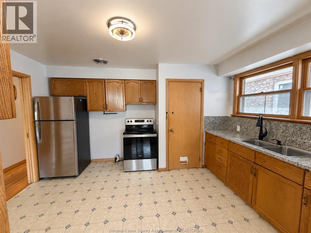 1425 GILES BOULEVARD East, Windsor — photo 8
