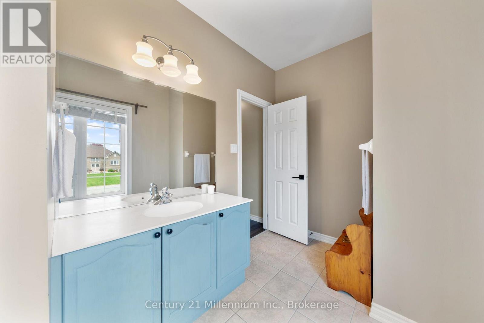 23 BUTTERNUT CRESCENT - 25
