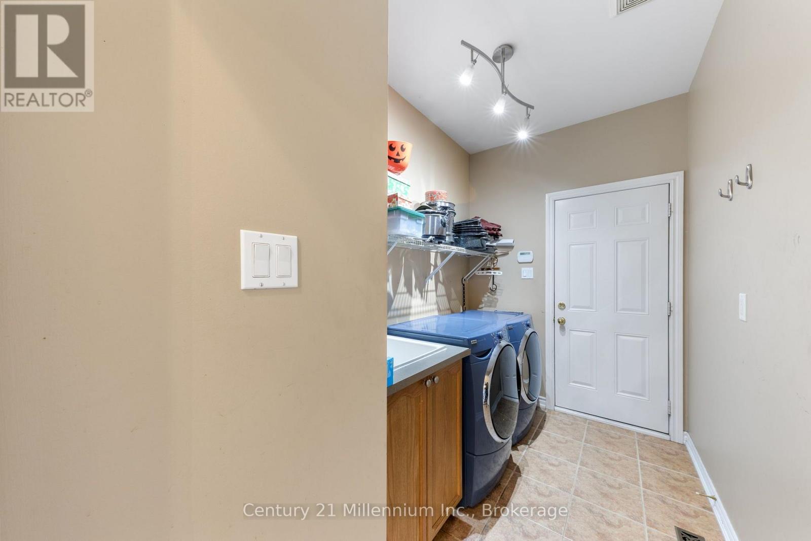 23 BUTTERNUT CRESCENT - 22