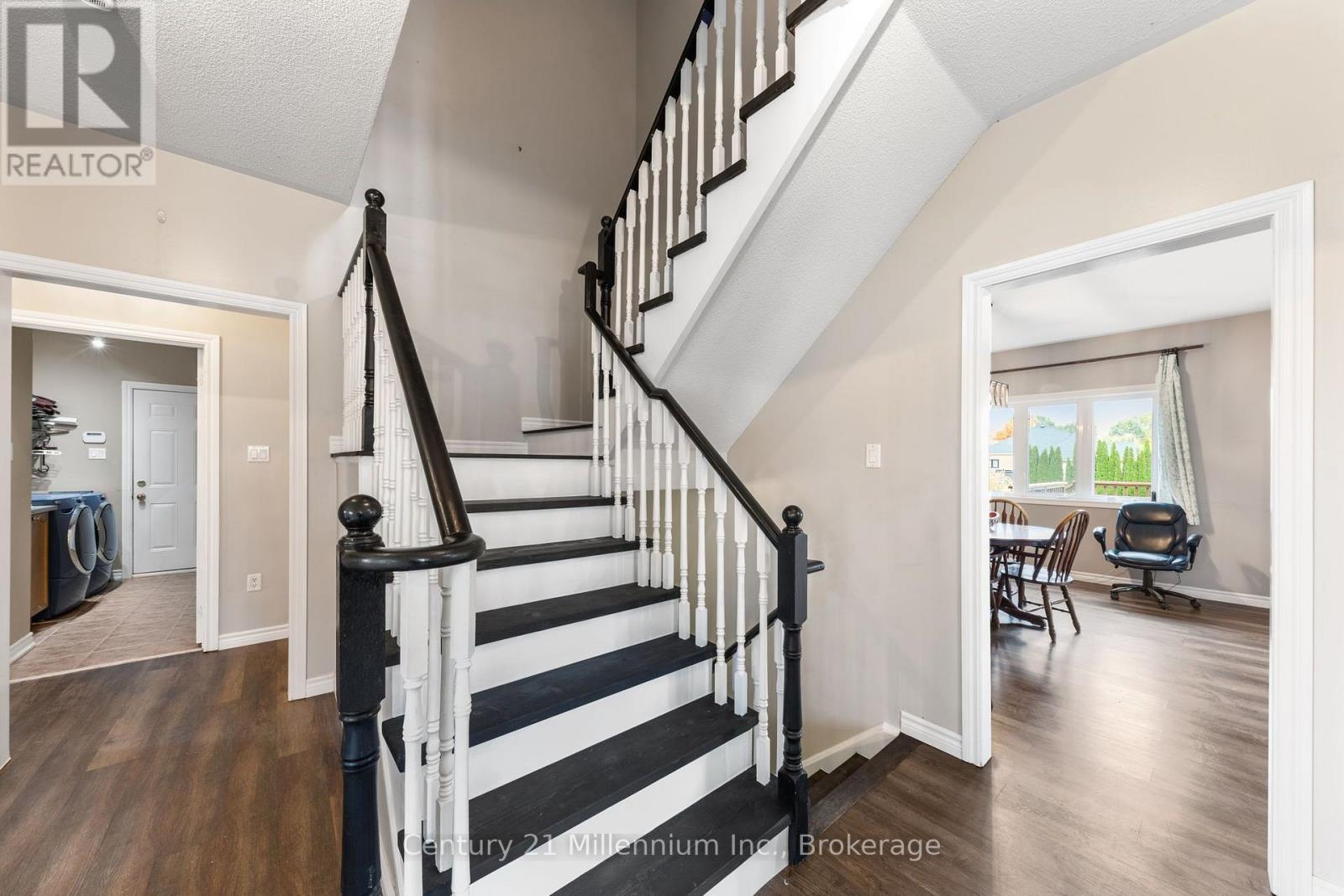 23 BUTTERNUT CRESCENT - 28
