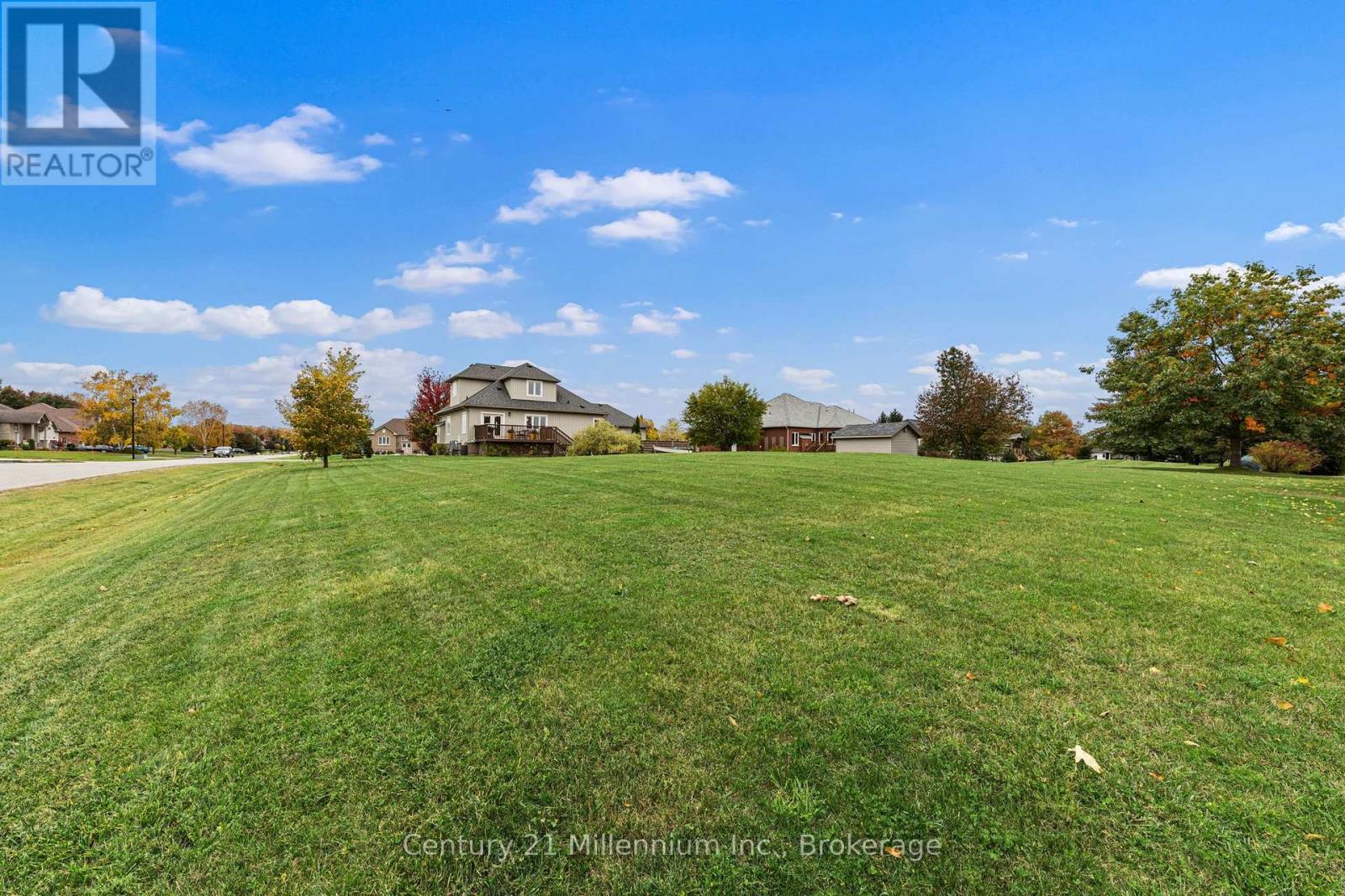 23 Butternut Crescent — photo 43