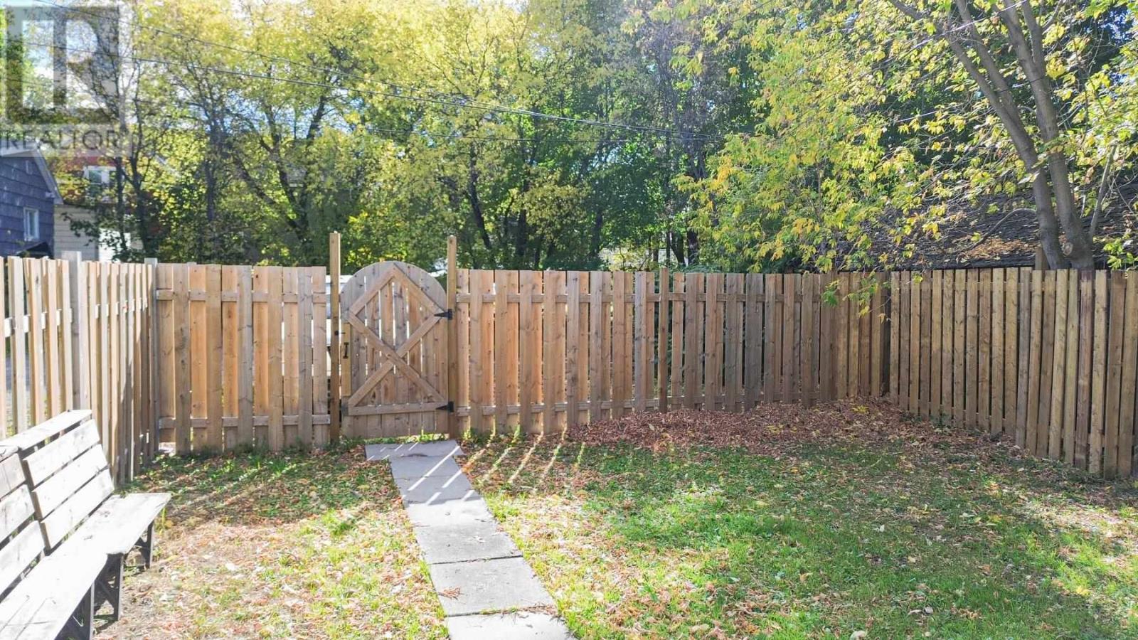 182 Dennis St — photo 27