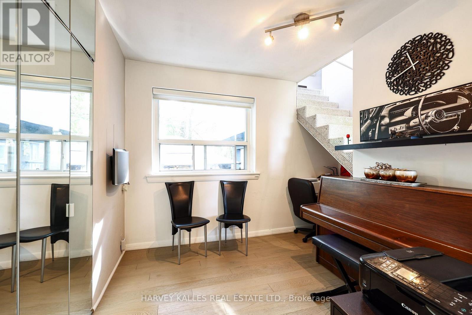 90 Berkinshaw Crescent — photo 38