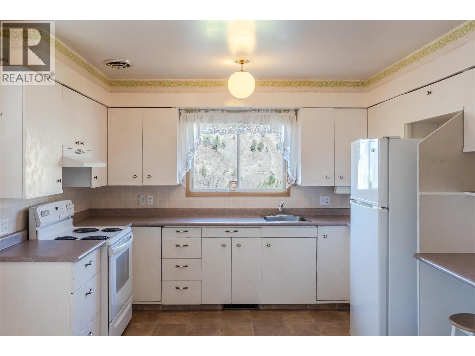 1574 Ridgedale Avenue, Penticton