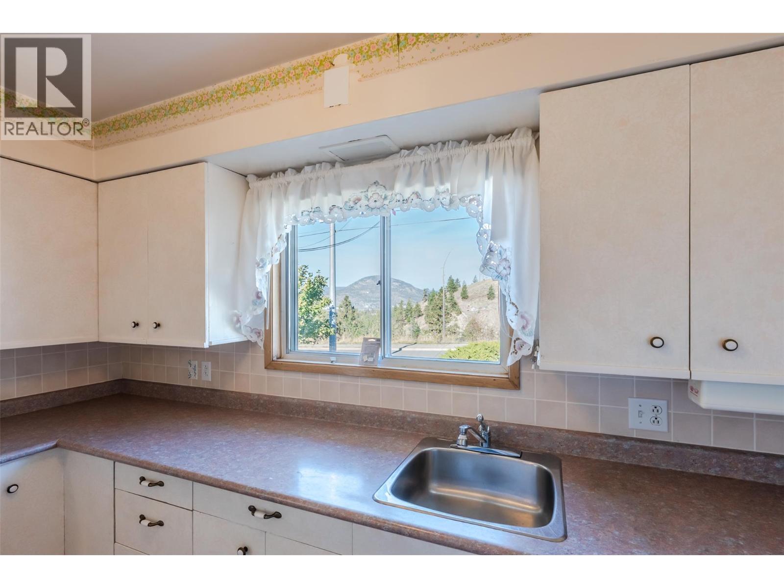 1574 Ridgedale Avenue, Penticton