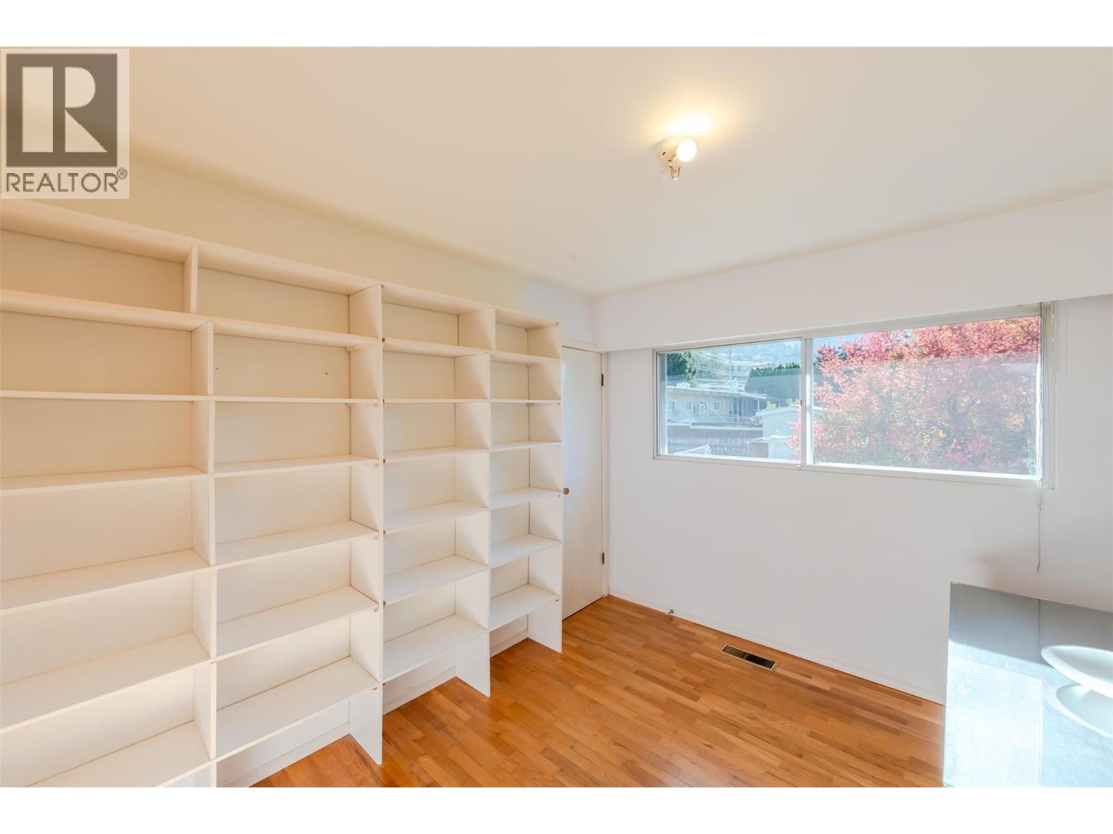 1574 Ridgedale Avenue - 27