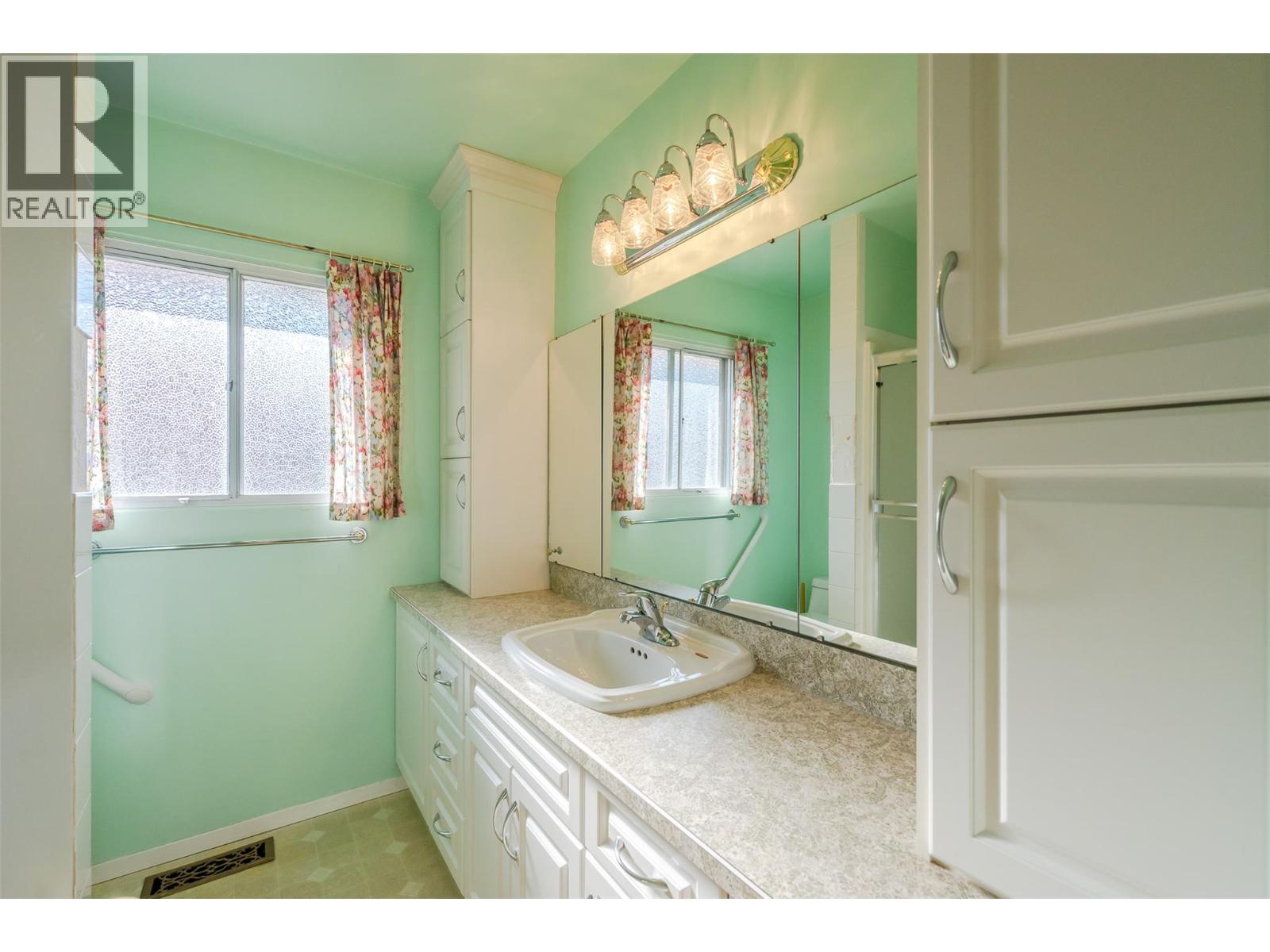1574 Ridgedale Avenue, Penticton