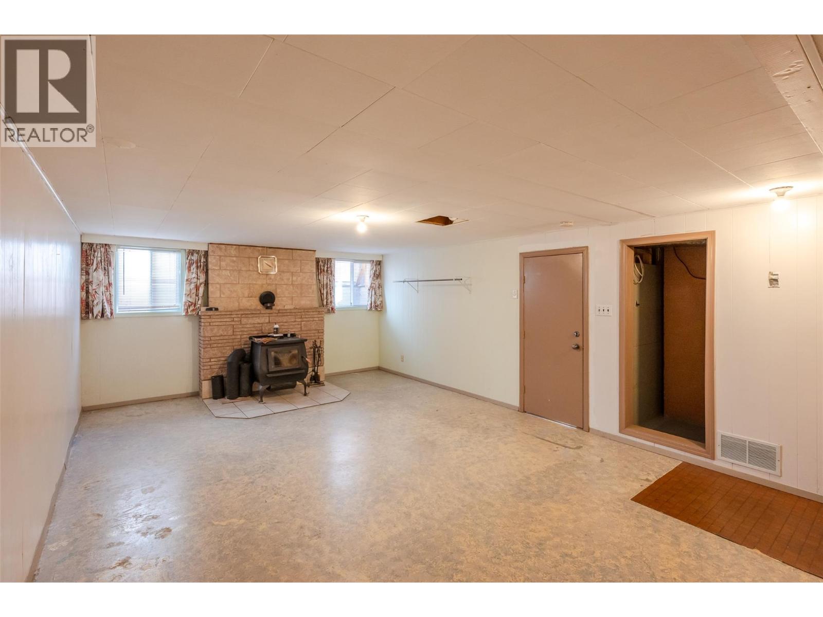1574 Ridgedale Avenue - 33