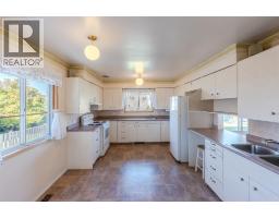 Primary Bedroom - 1574 Ridgedale Avenue, Penticton, BC V2A2S4 Photo 11
