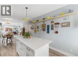 Kitchen - 404 10th St, Nanaimo, BC V9R1A1 Photo 6