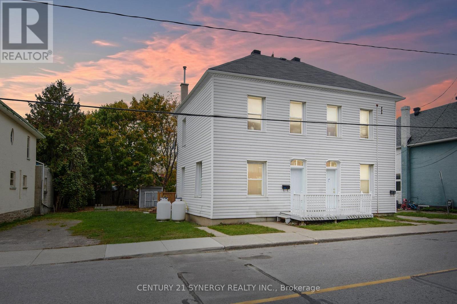 154-156 BECKWITH STREET N, Smiths Falls