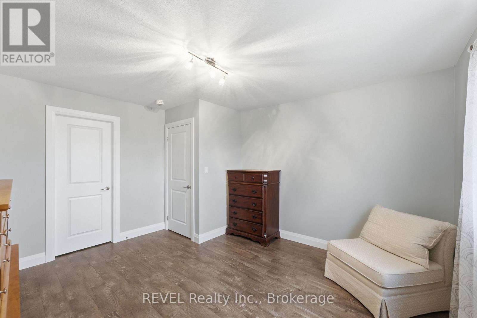 1126 Swan Street — photo 33