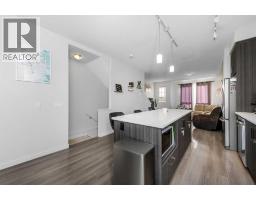 4pc Bathroom - 932 Sherwood Boulevard Nw, Calgary, AB T3R1M9 Photo 6