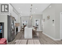 4pc Bathroom - 180 Les Jardins Park Se, Calgary, AB T2C5V3 Photo 8