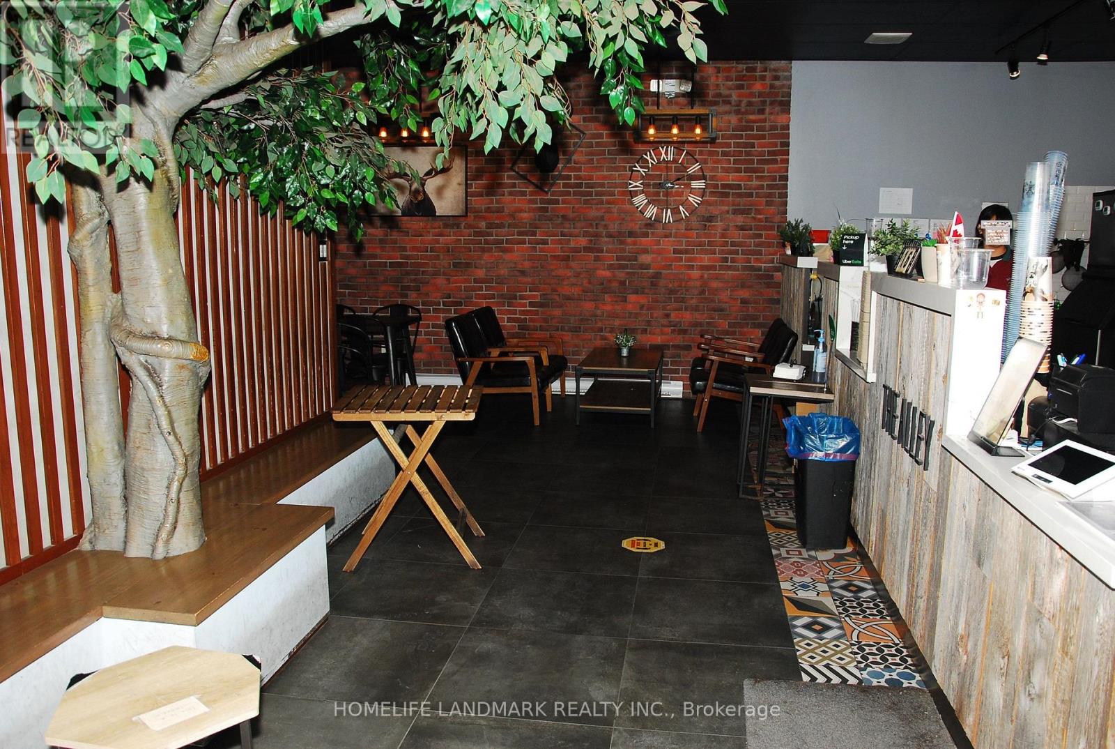 621 BLOOR STREET W, Toronto (Annex) — photo 4