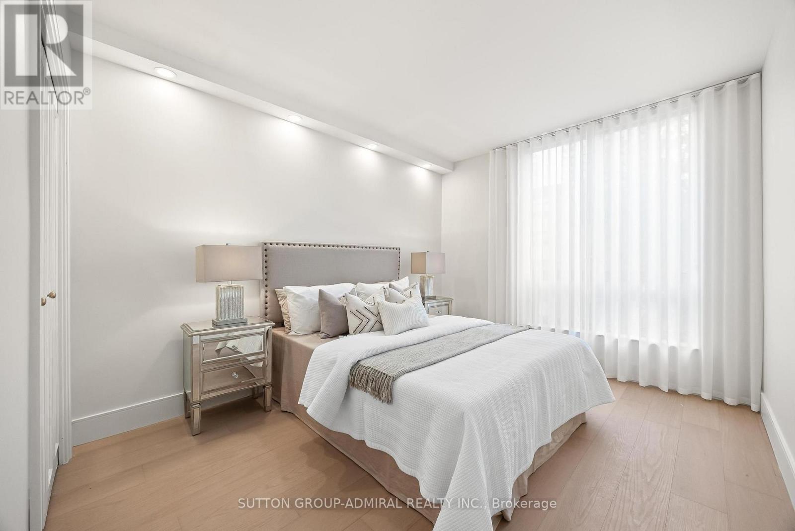 #407 350 LONSDALE ROAD - 17