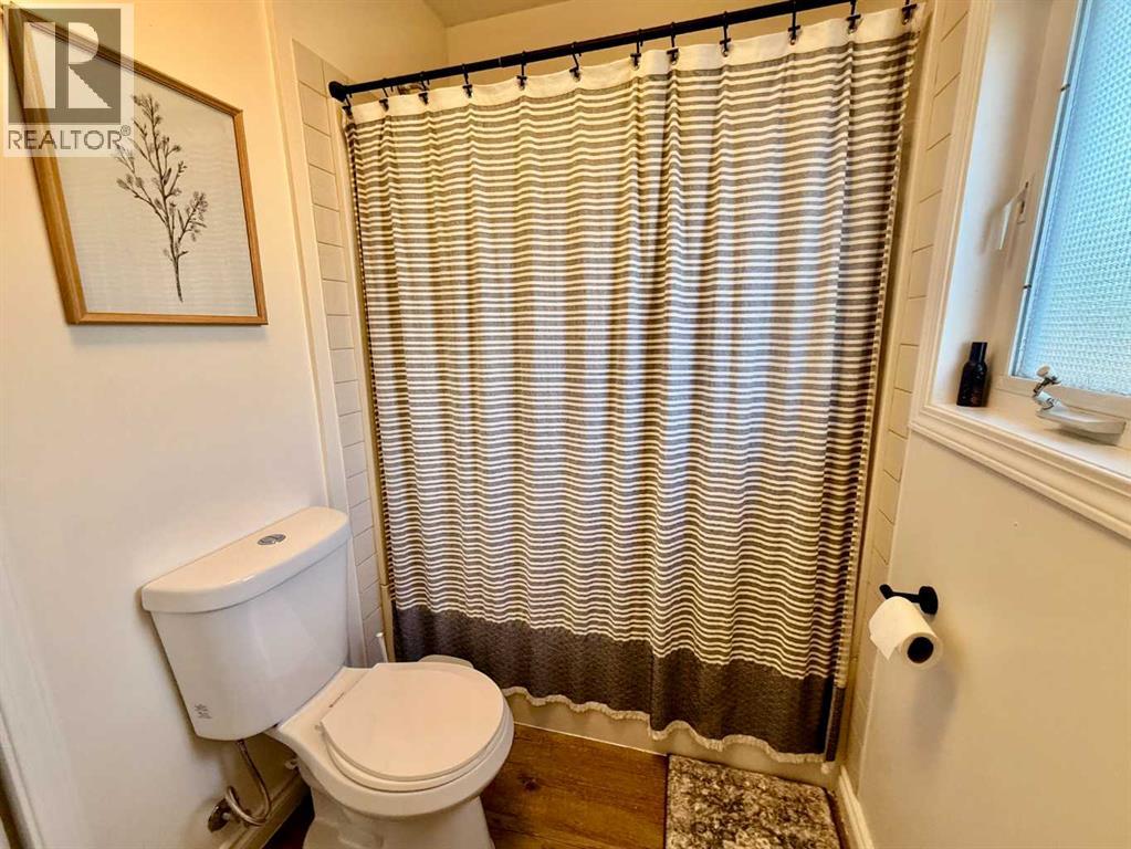 4832 51 Avenue - 12