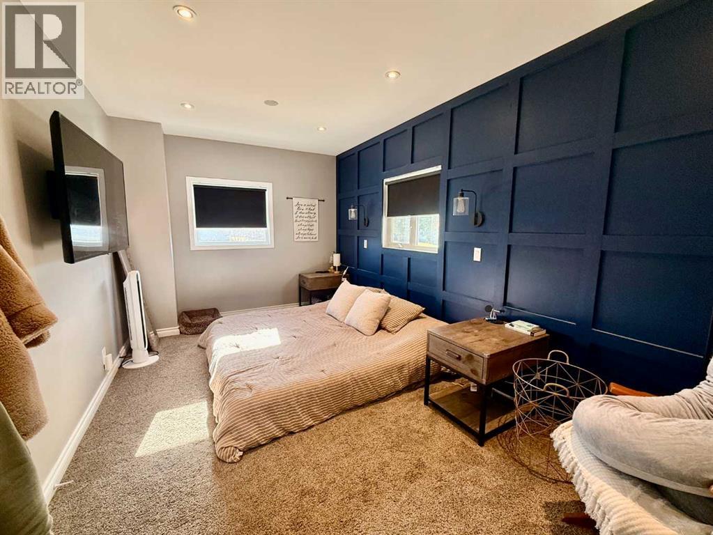 4832 51 Avenue - 8